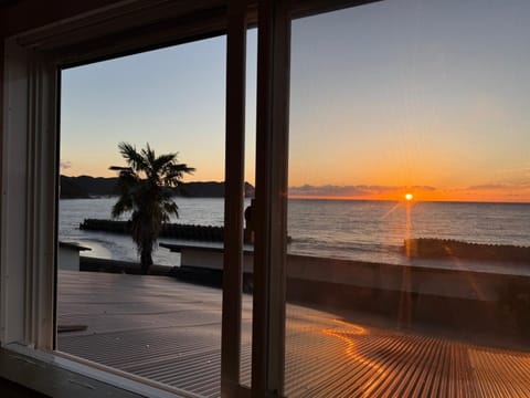 View (from property/room), Sea view, Sunrise