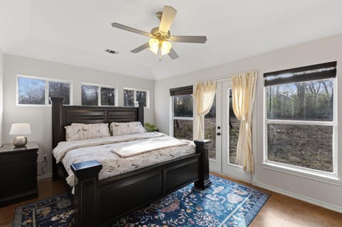 Oakwood Oasis- 1,4 Acres of Tranquility home House in Denton