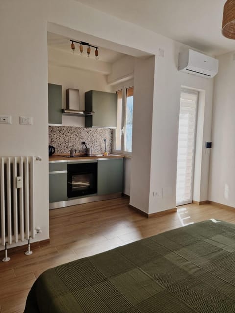 Bed, Balcony/Terrace, Kitchen or kitchenette, Photo of the whole room, internet, stove, air conditioner