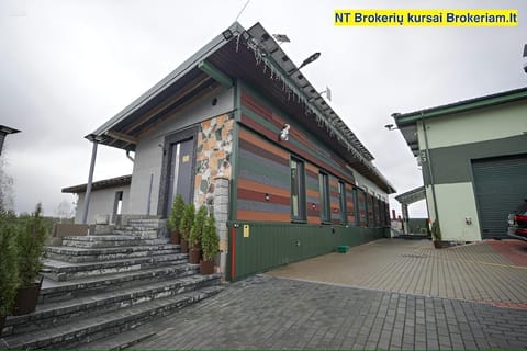 Ramus poilsis prie Vilniaus su baseinu House in Vilnius