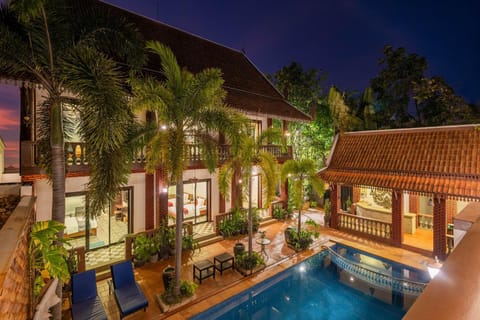 Property building, Swimming pool, Swimming pool