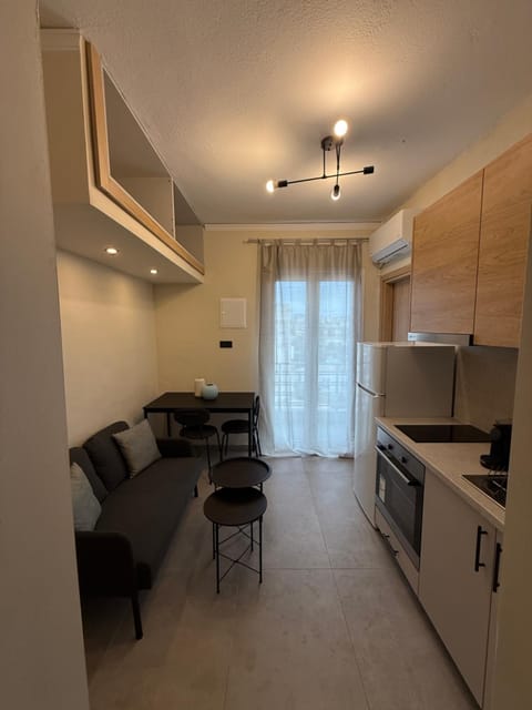 Kitchen or kitchenette, Seating area, Dining area, stove