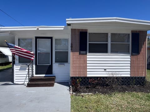 Adults Only GreatPlace Waterside with Game Room Mobile Home House in Ruskin