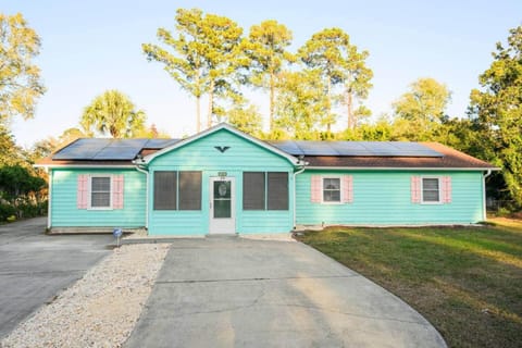 5BD House~1.1mi to Beach~sleeps10Bike&Pet Friendly House in Surfside Beach