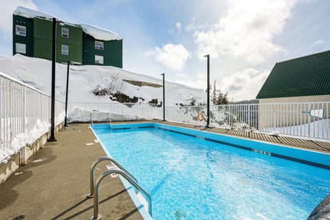Swimming pool, Swimming pool