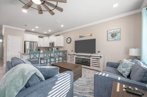 TV and multimedia, Living room, Seating area, Evening entertainment