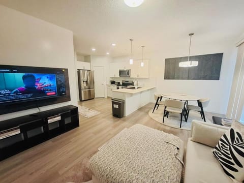 TV and multimedia, Living room, Seating area, oven, pet friendly, stove