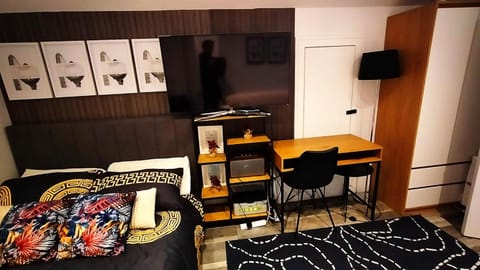 TV and multimedia, Bedroom, wardrobe