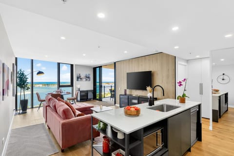 Communal lounge/ TV room, TV and multimedia, Living room, Seating area, Dining area, Evening entertainment