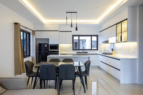 Kitchen or kitchenette, Living room, Dining area