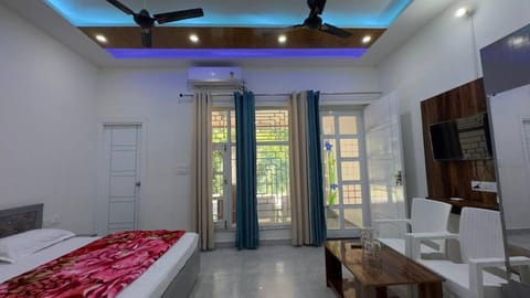 Bed, TV and multimedia, Bedroom, air conditioner