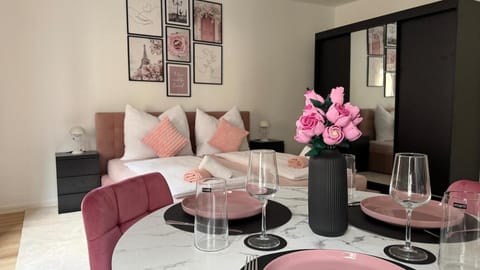 Seating area, Dining area, Bedroom
