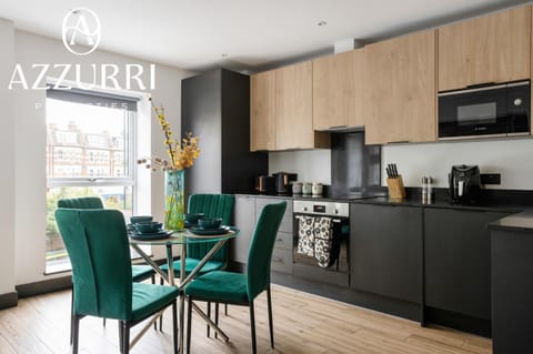 Kitchen or kitchenette, Seating area, Dining area, stove, toaster