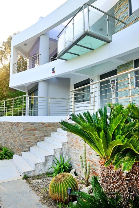 Property building, Garden, Garden view, Garden view