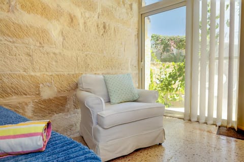 Patio, Day, Seating area, Bedroom