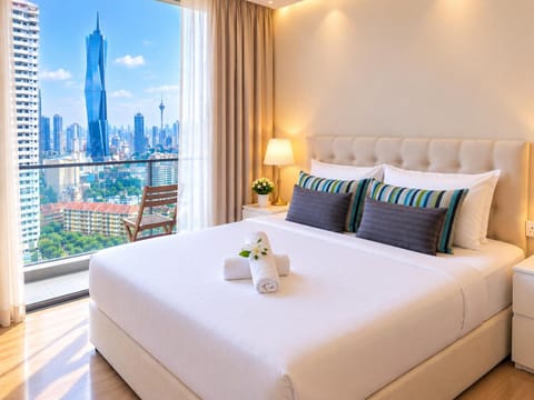 Property building, Bed, Bedroom, City view, Swimming pool