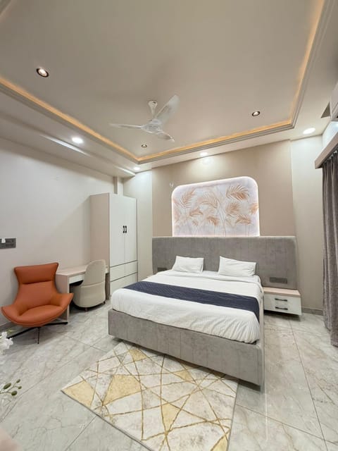 Bed, Living room, Bedroom