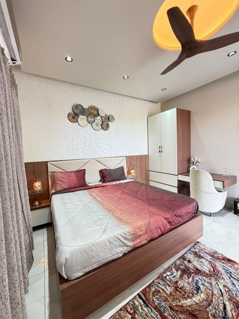 Bed, Living room, Bedroom