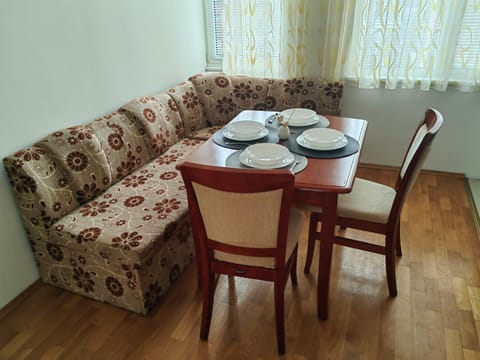 Dining area, kitchen