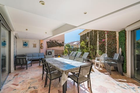 Patio, Day, View (from property/room), Balcony/Terrace, Living room, Seating area, Dining area