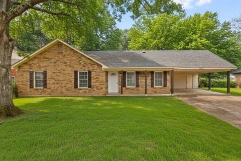 3 Bed 2 Bath Easthill Home in Bartlett with Fenced Yard Apartment in Bartlett