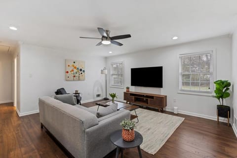 3 Bed 2 Bath Easthill Home in Bartlett with Fenced Yard Apartment in Bartlett