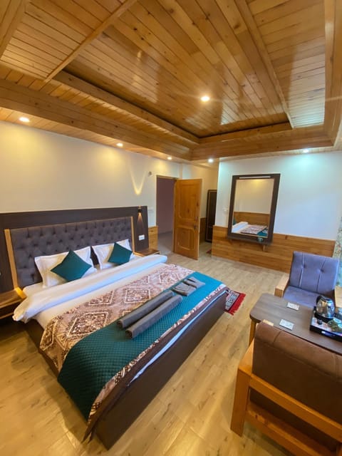 Bed, Seating area, Bedroom