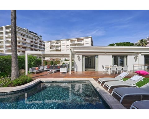 Property building, Pool view, Swimming pool, sunbed