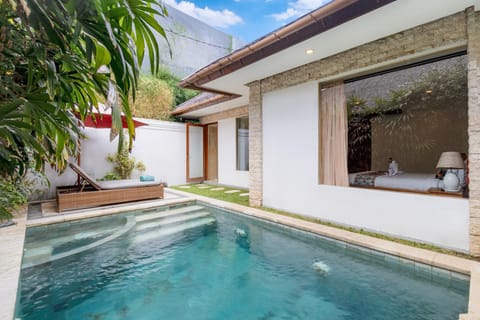 Day, Pool view, Swimming pool, sunbed