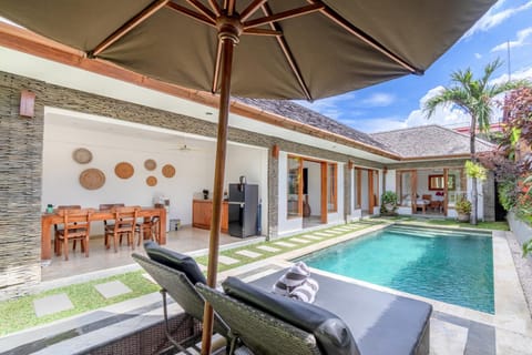 Property building, Restaurant/places to eat, Coffee/tea facilities, Balcony/Terrace, Swimming pool