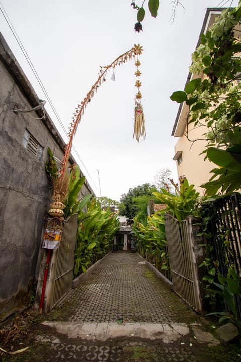 Property building, Quiet street view