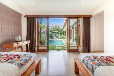 Bed, Natural landscape, Garden, View (from property/room), Photo of the whole room, Bedroom, Garden view, Pool view, Swimming pool