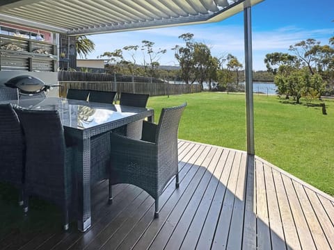 The Shore House House in Binalong Bay
