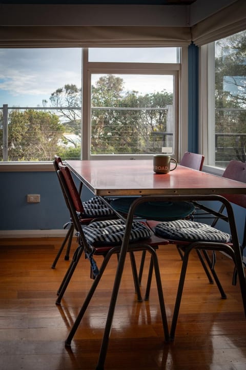 The Shack - Beachside At Binalong House in Binalong Bay