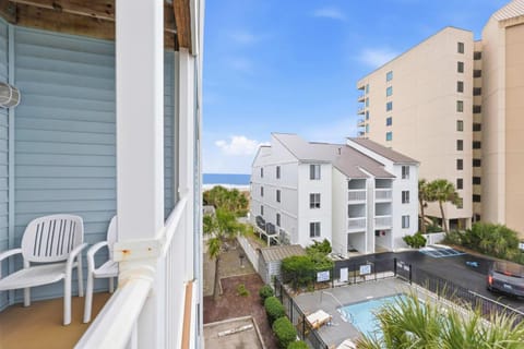 Tropical Tide Large Group Beach Retreat Sleeps 24 House in North Myrtle Beach
