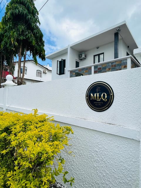 Property building, Day, Property logo or sign, Logo/Certificate/Sign, Street view
