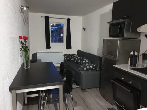 Living room, microwave, oven