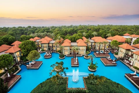Property building, Garden view, Pool view, Pool view, Swimming pool, Swimming pool