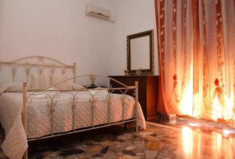 Bed, Photo of the whole room, Bedroom, air conditioner
