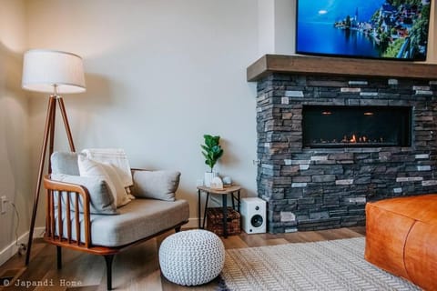 Tranquil Lake Living at Restful Japandi Home House in Coeur dAlene