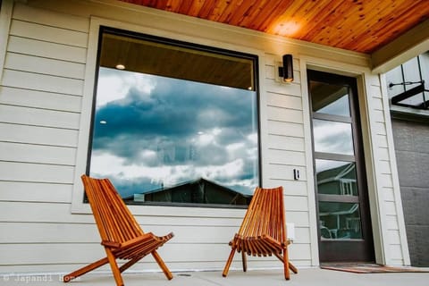 Tranquil Lake Living at Restful Japandi Home House in Coeur dAlene