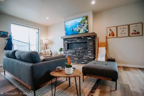 Tranquil Lake Living at Restful Japandi Home House in Coeur dAlene