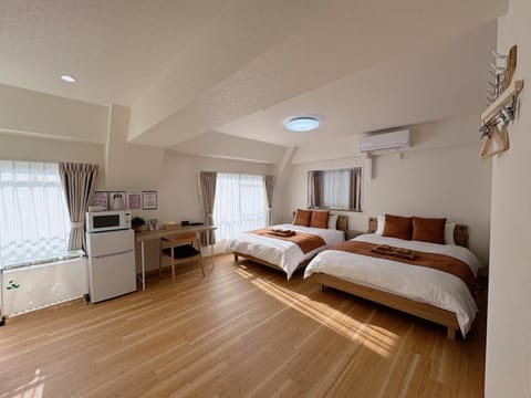Bed, Photo of the whole room, Bedroom, air conditioner
