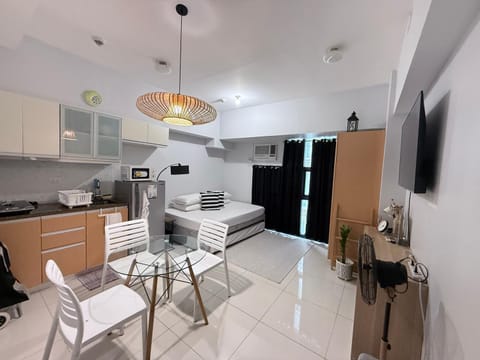 TV and multimedia, Kitchen or kitchenette, Living room, Dining area