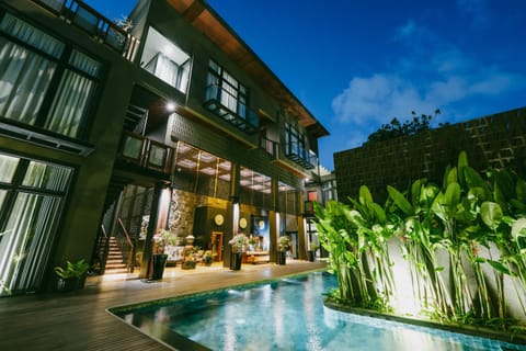 Swimming pool