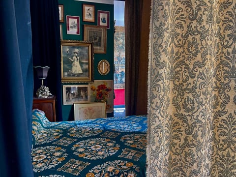 Bed, Other, Photo of the whole room, Decorative detail, Bedroom, furniture