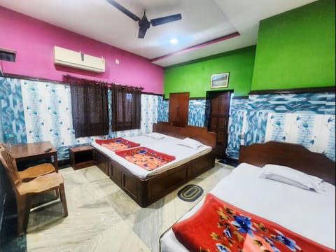 Photo of the whole room, Seating area, Bedroom