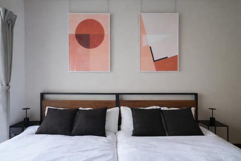 Bed, Photo of the whole room, Decorative detail, Bedroom