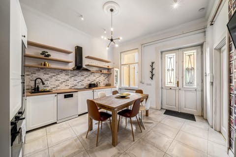 Dining area, kitchen