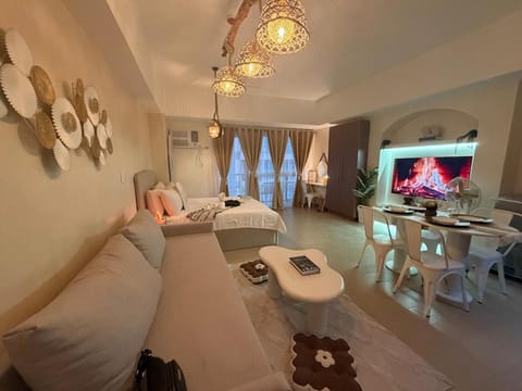 TV and multimedia, Living room, Seating area, Dining area